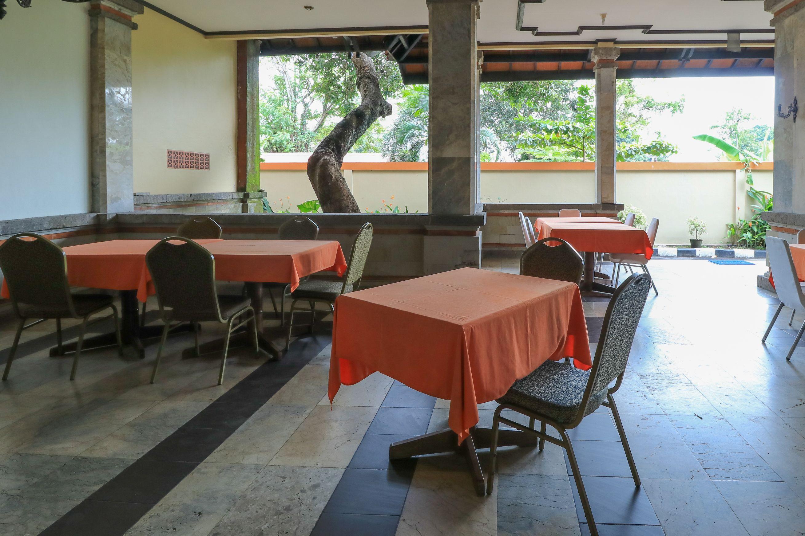 Hotel Oranjje دنباسار المظهر الخارجي الصورة
