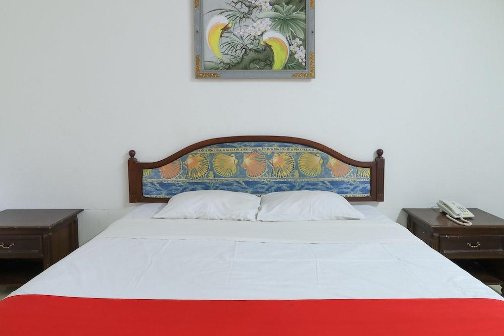 Hotel Oranjje دنباسار المظهر الخارجي الصورة