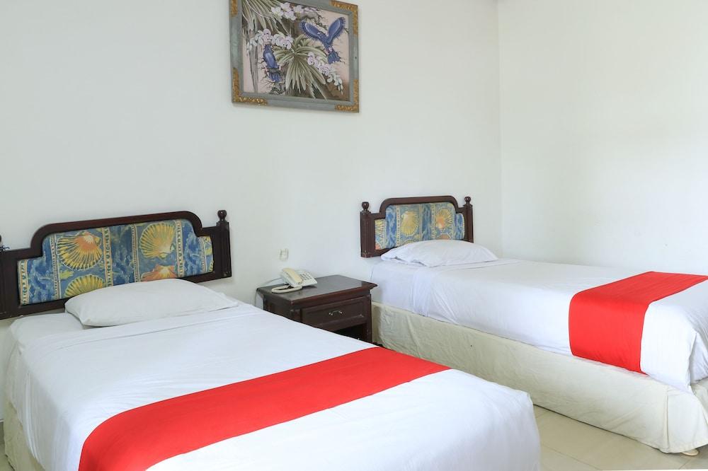Hotel Oranjje دنباسار المظهر الخارجي الصورة