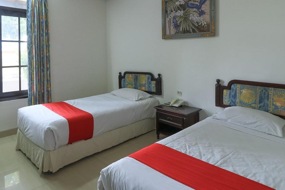 Hotel Oranjje دنباسار المظهر الخارجي الصورة