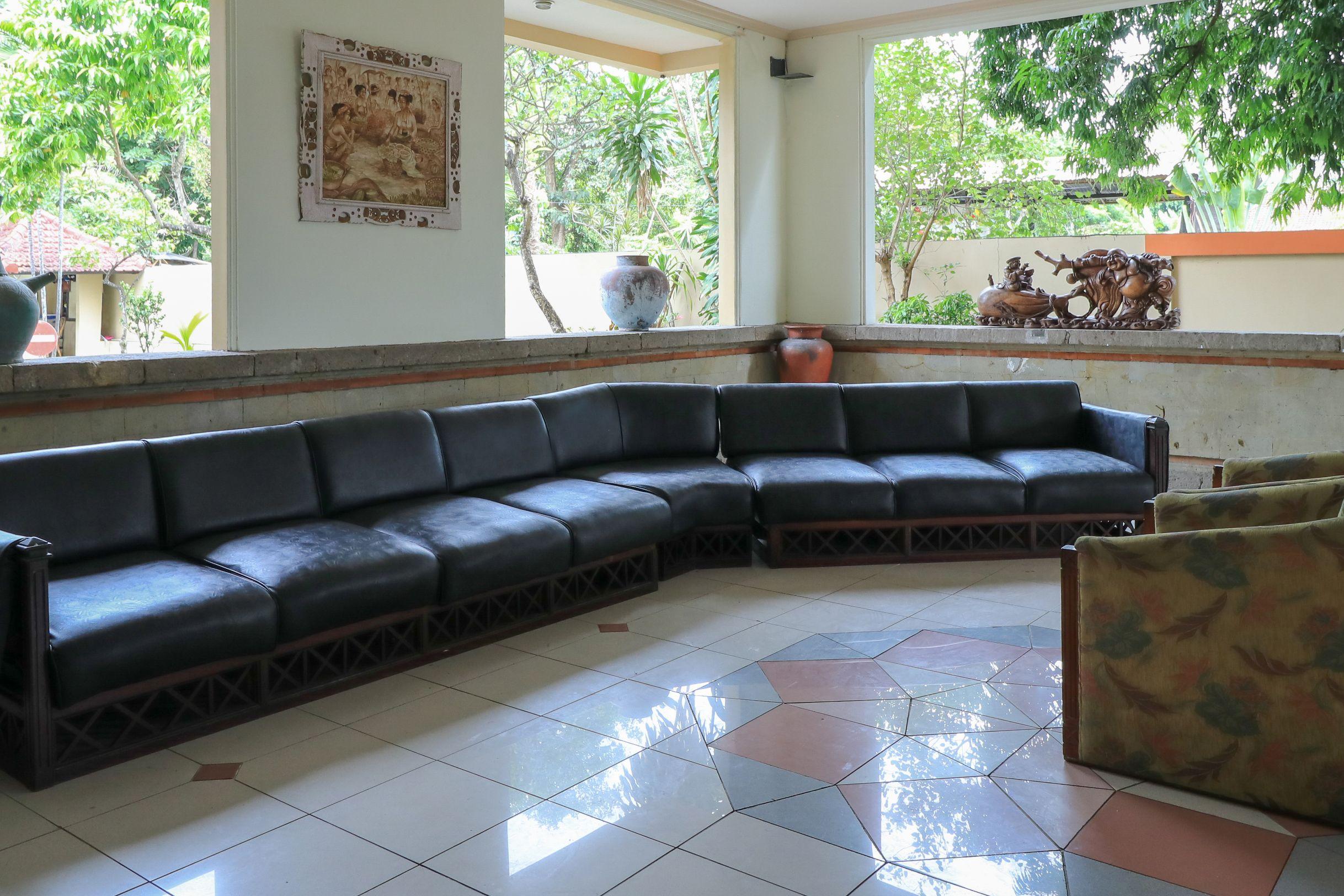 Hotel Oranjje دنباسار المظهر الخارجي الصورة