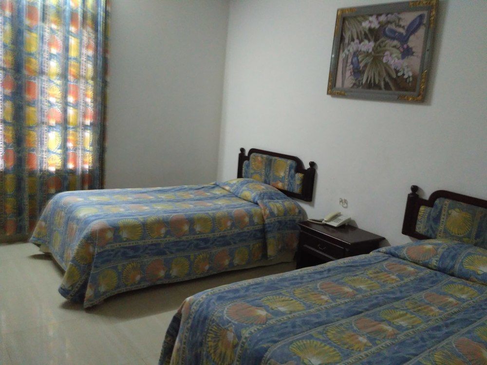 Hotel Oranjje دنباسار المظهر الخارجي الصورة