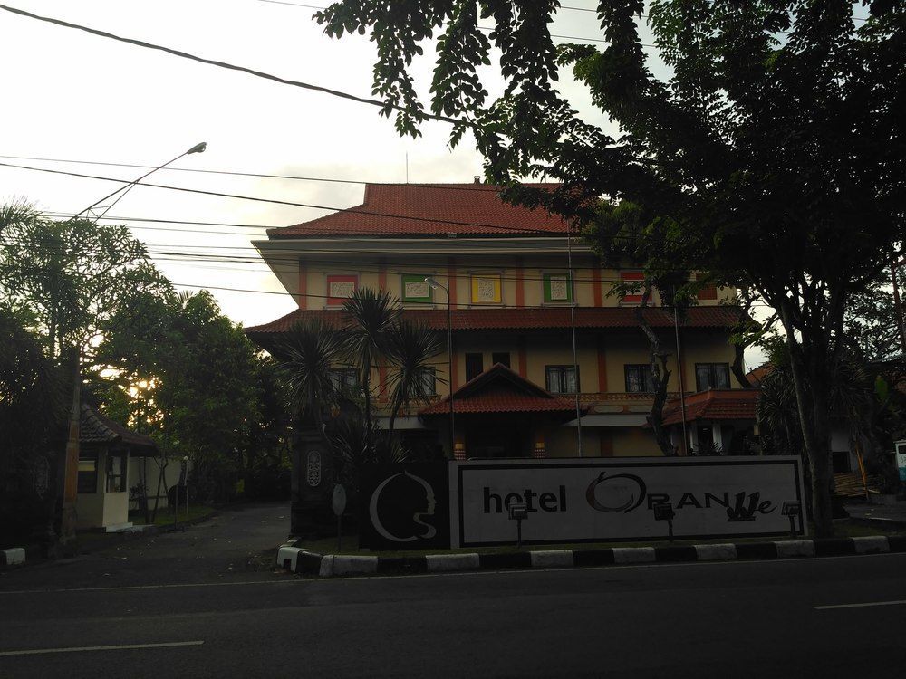 Hotel Oranjje دنباسار المظهر الخارجي الصورة
