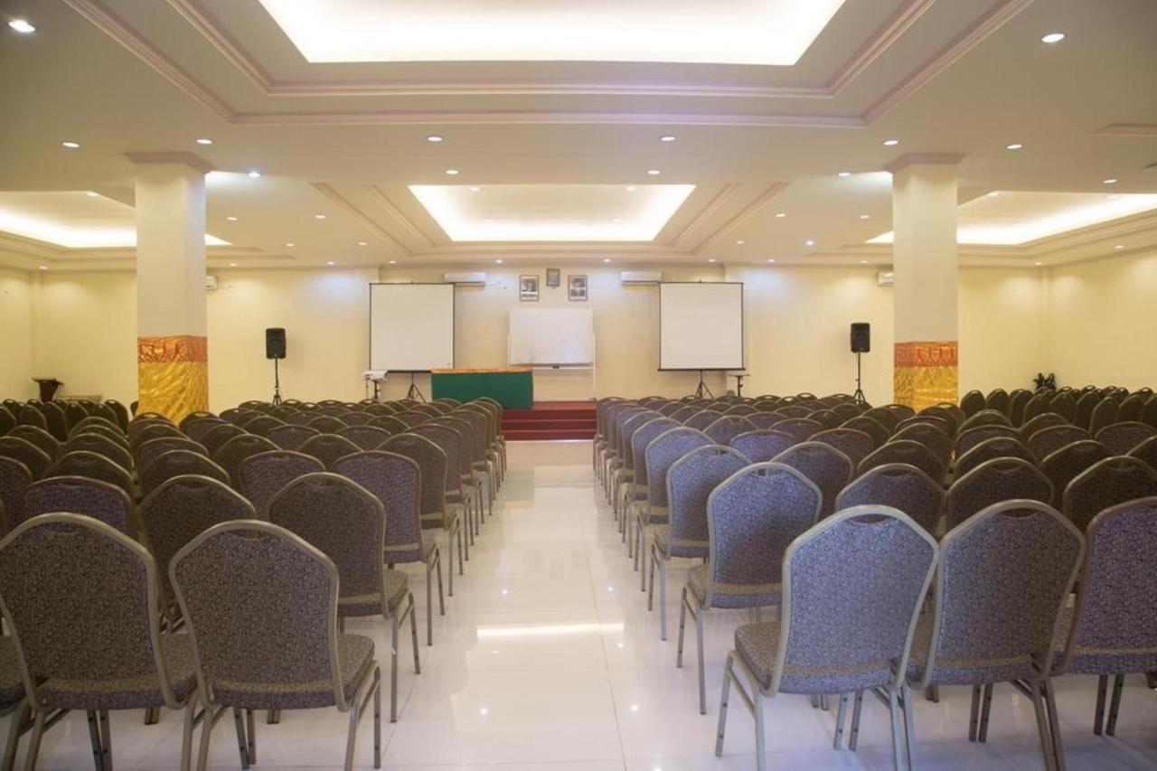 Hotel Oranjje دنباسار المظهر الخارجي الصورة
