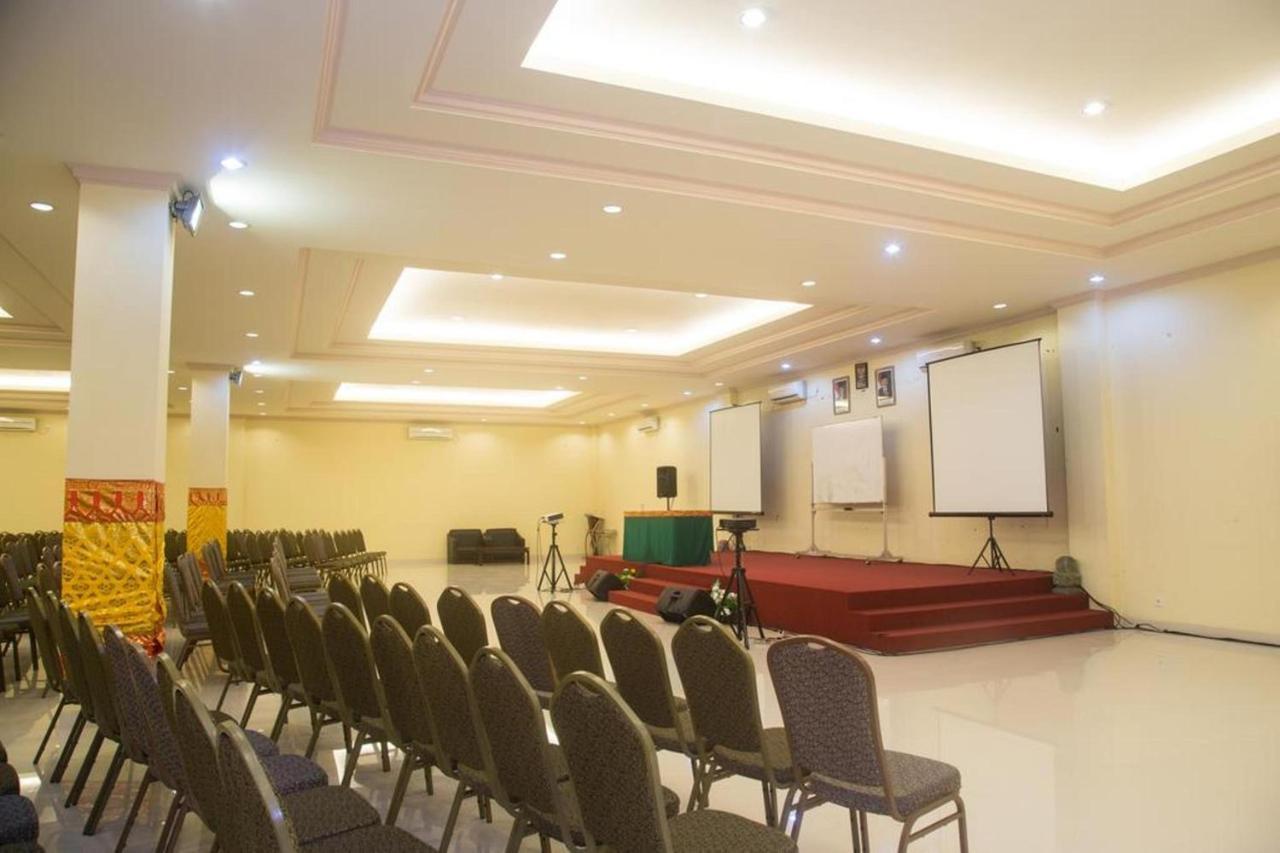 Hotel Oranjje دنباسار المظهر الخارجي الصورة